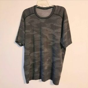 Lululemon Mens Short Sleeve Gray Shirt